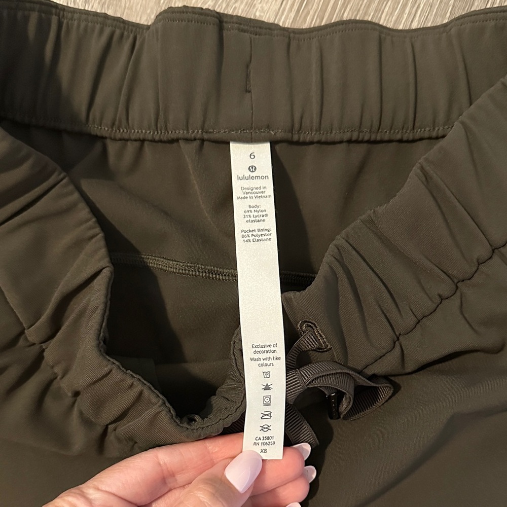 Lululemon Sz 6 On The Fly Crop Casual Crop Dark Olive Drawstring Women’s Pants - Picture 4 of 9